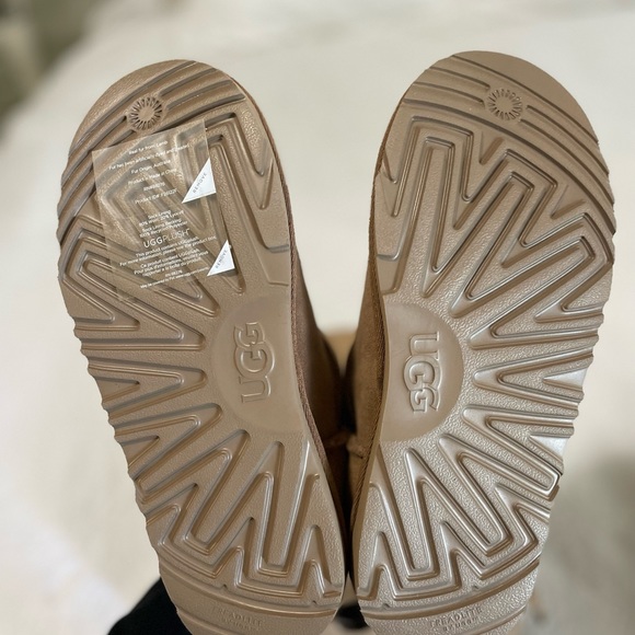 UGG Chestnut Ultra Mini Women’s Size 7/ Kids Size 6 - New With Box - Picture 6 of 8